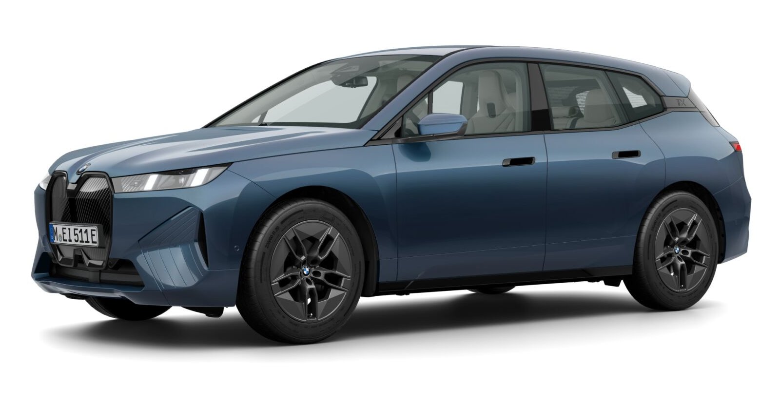 BMW iX xDrive45 in Blau von vorne BMW iX xDrive45 in Blau von vorne