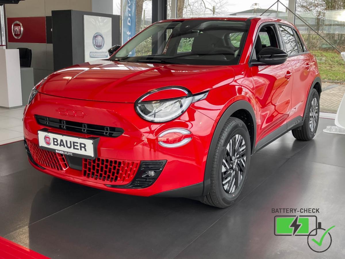 FIAT 600e in Rot von vorne