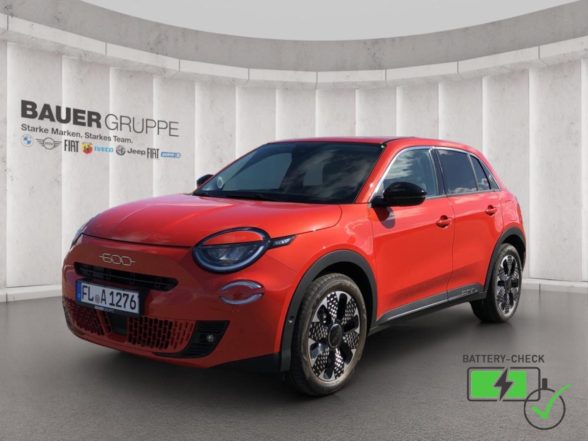 FIAT 600e in Orange von vorne