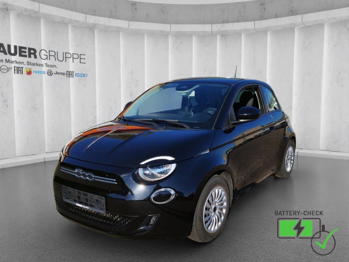 FIAT 500e in Schwarz von vorne FIAT 500e in Schwarz von vorne