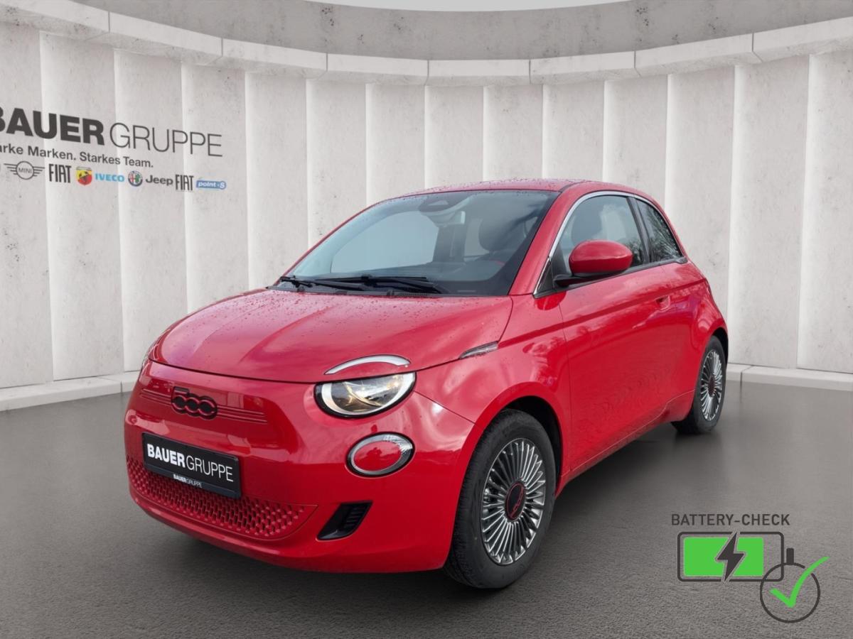 FIAT 500e in Rot von vorne