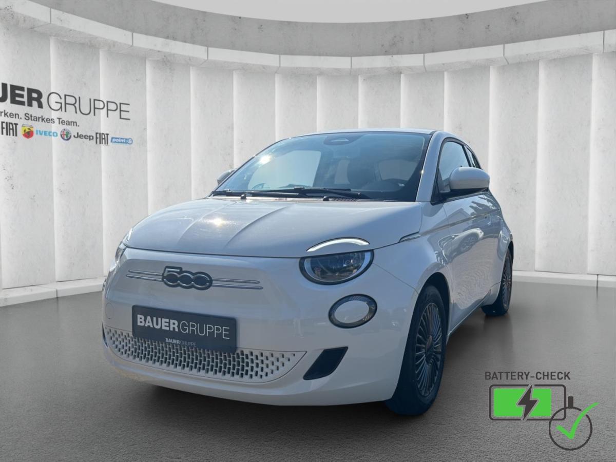 FIAT 500e in Weiß von vorne