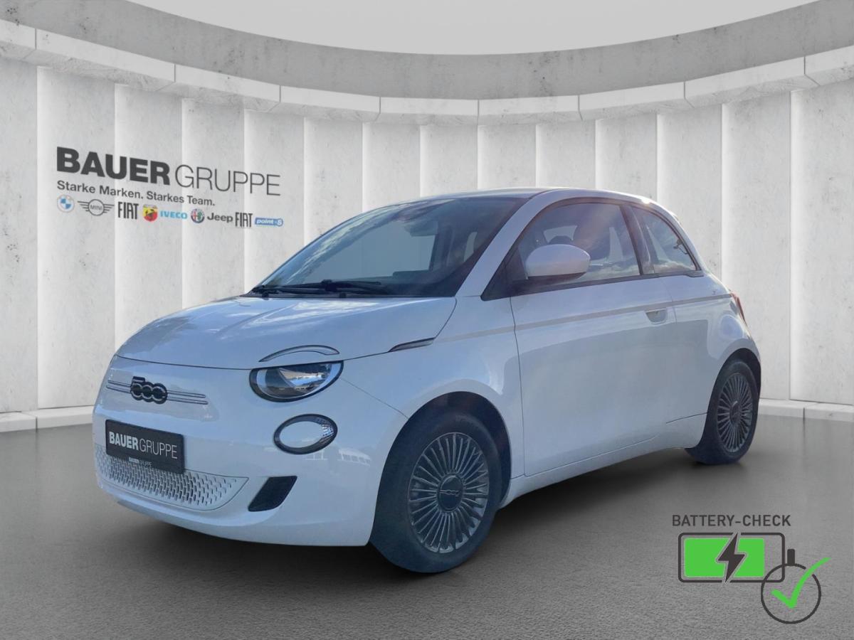 FIAT 500e in Weiß von vorne FIAT 500e in Weiß von vorne
