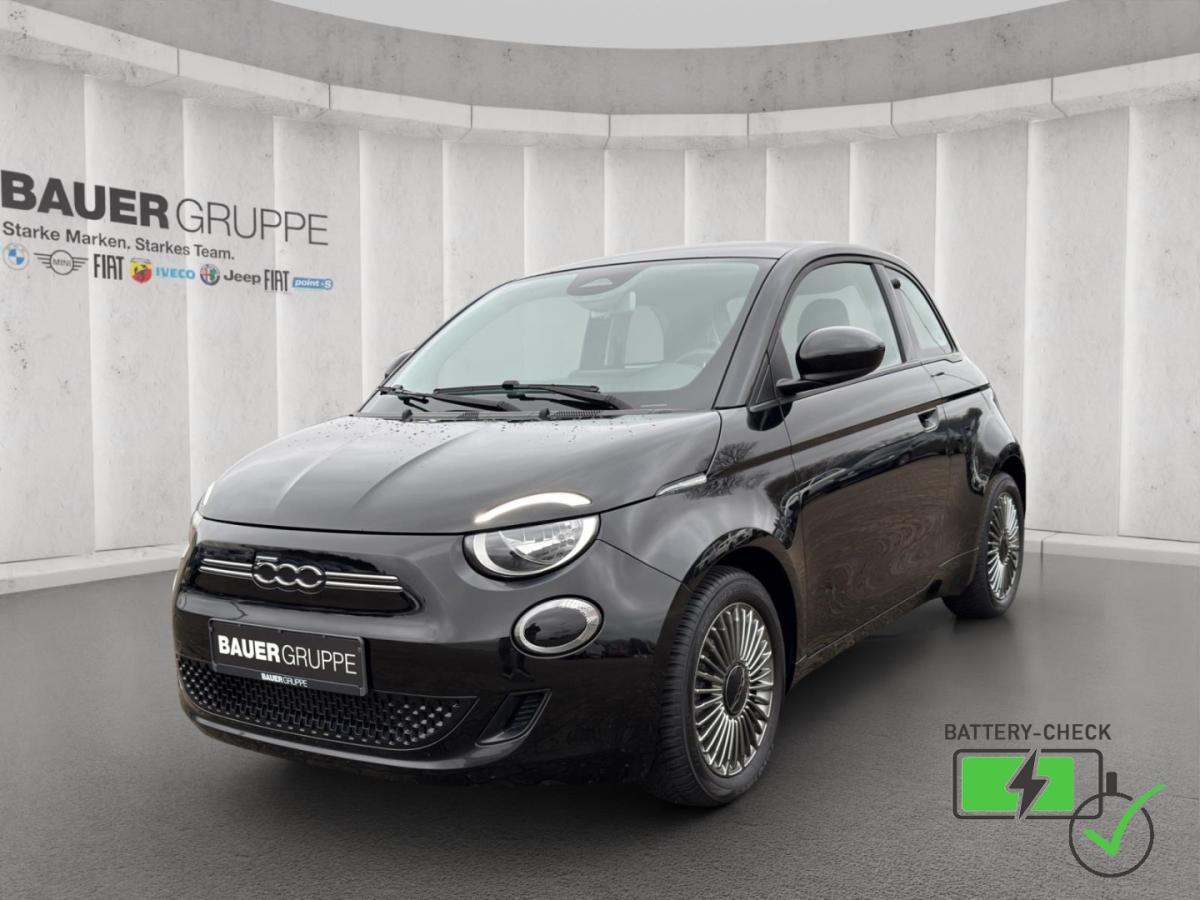FIAT 500e in Schwarz von vorne FIAT 500e in Schwarz von vorne