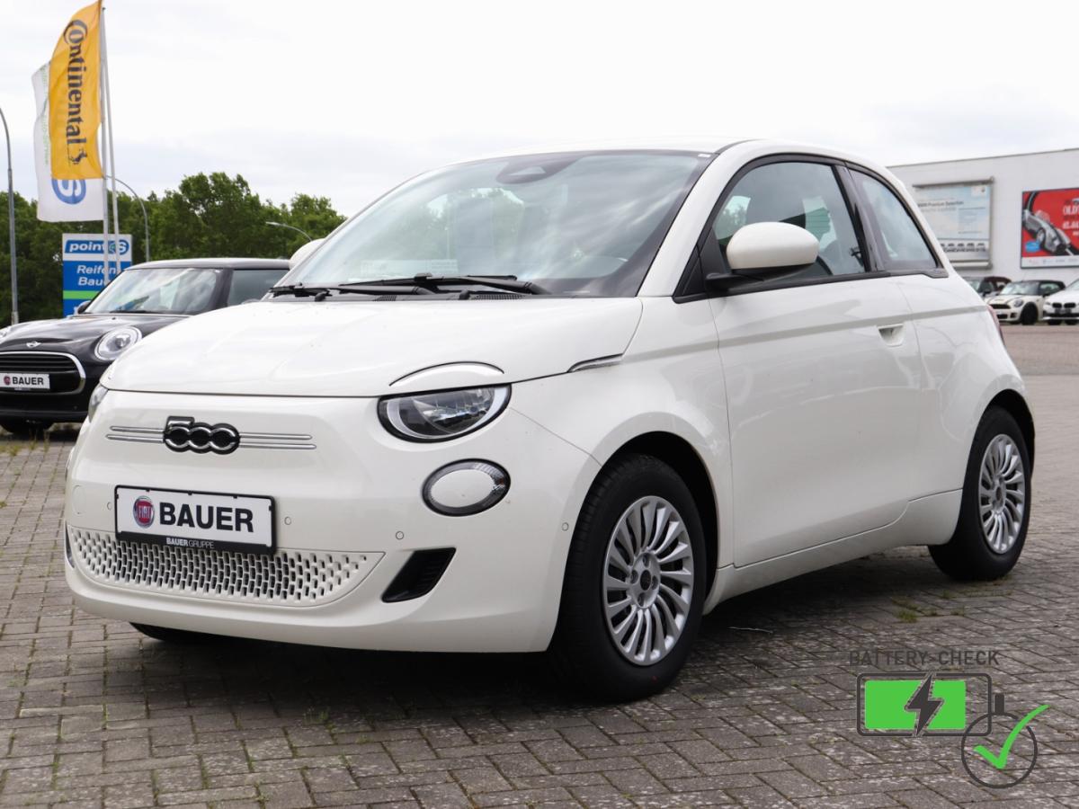 FIAT 500e in Weiß von vorne