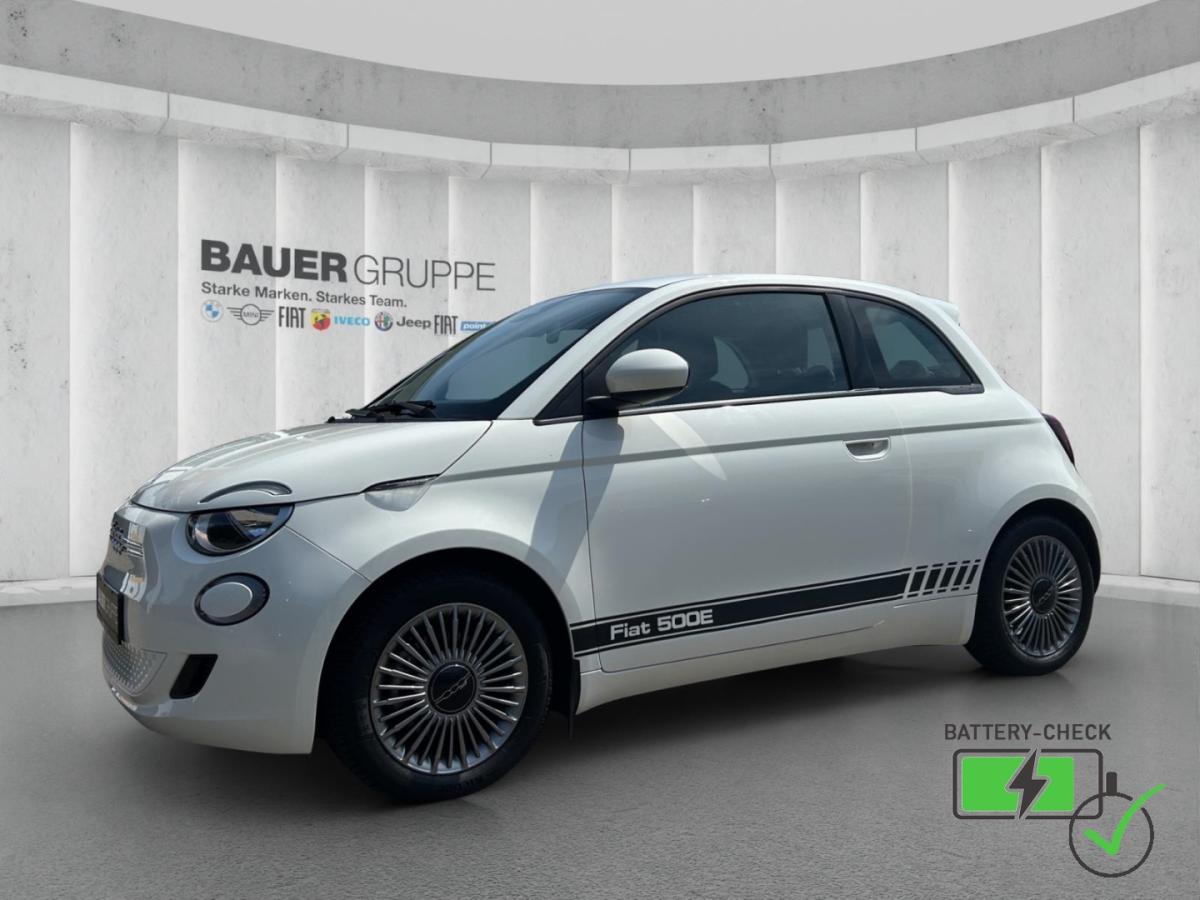 FIAT 500e in Weiß von vorne