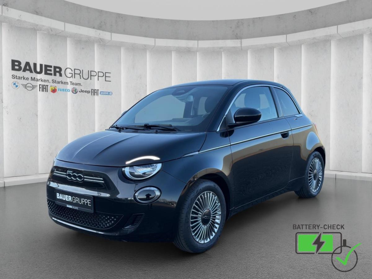 FIAT 500e in Schwarz von vorne FIAT 500e in Schwarz von vorne