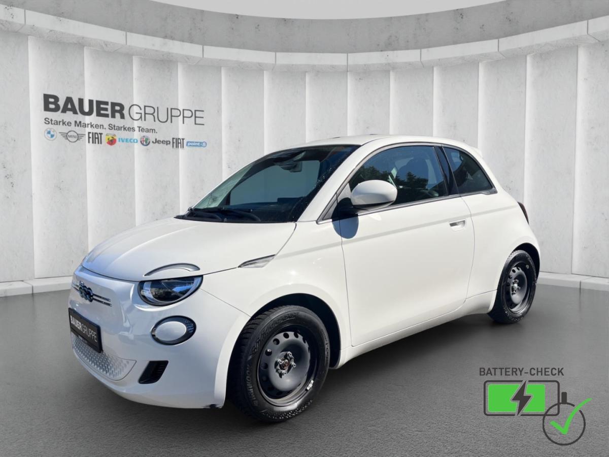 FIAT 500e in Weiß von vorne