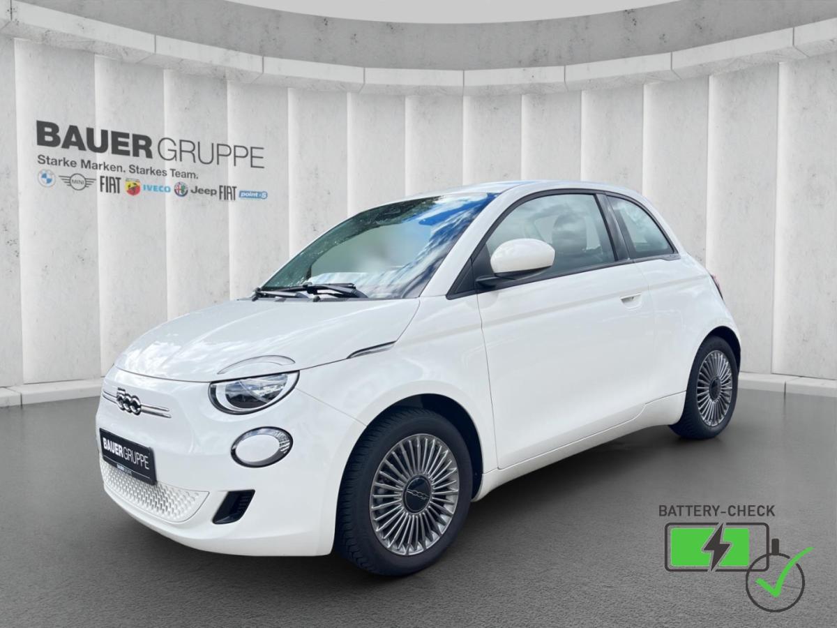 FIAT 500e in Weiß von vorne