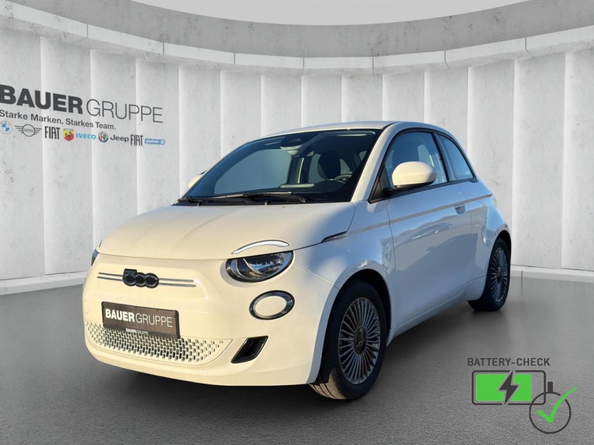 FIAT 500e in Weiß von vorne