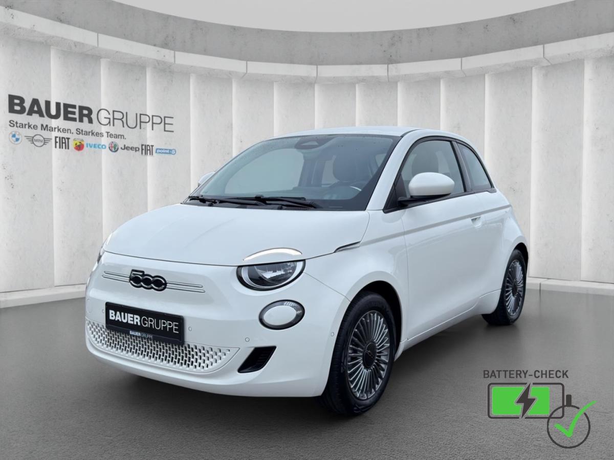 FIAT 500e in Weiß von vorne