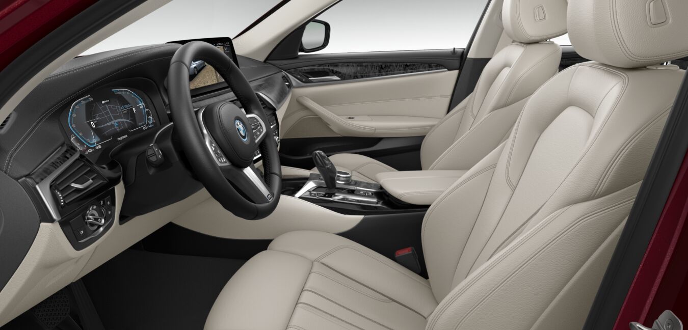 BMW BMW 5er im Innenraum seitlich BMW BMW 5er im Innenraum seitlich