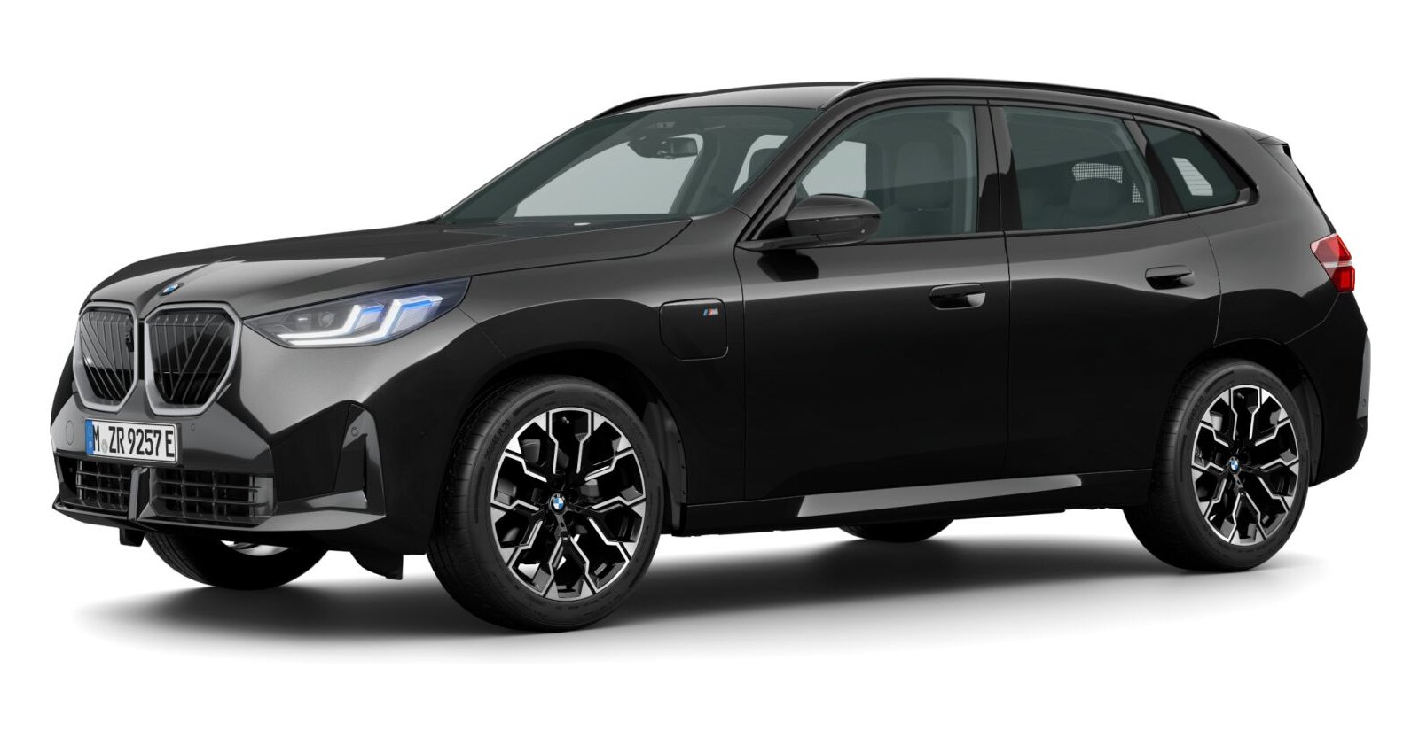 BMW X3 30e xDrive in Schwarz von vorne BMW X3 30e xDrive in Schwarz von vorne