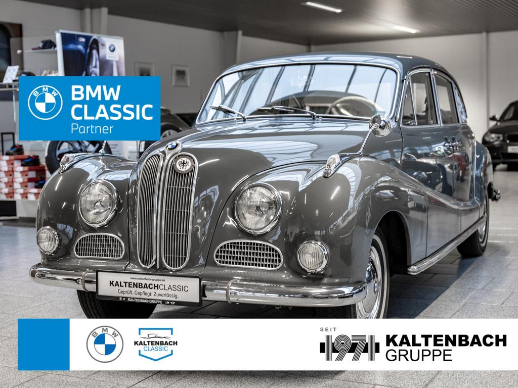 BMW Oldtimer 502 V8 Barockengel in Grau von vorne BMW Oldtimer 502 V8 Barockengel in Grau von vorne