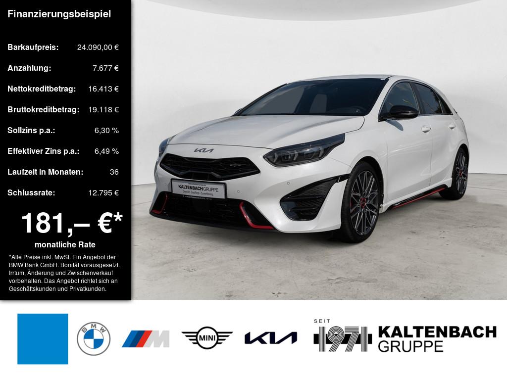 KIA Ceed 1.6 T-GDi GT in Weiß von vorne KIA Ceed 1.6 T-GDi GT in Weiß von vorne