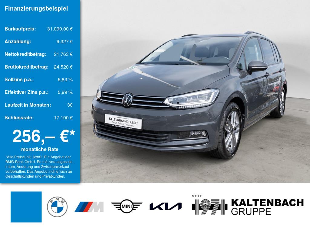 VW Touran 1.5 TSI Comfortline in Grau von vorne