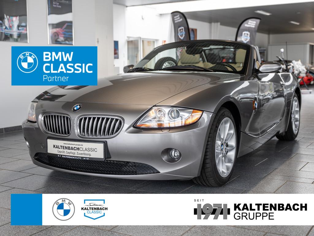 BMW Oldtimer Z4 3.0i in Grau von vorne