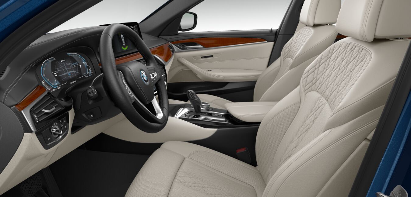 BMW BMW 5er im Innenraum seitlich BMW BMW 5er im Innenraum seitlich