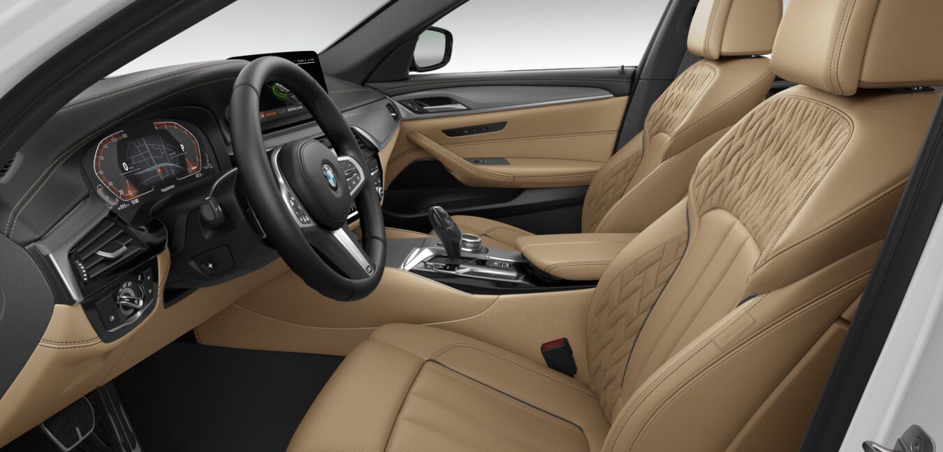 BMW BMW 5er im Innenraum seitlich BMW BMW 5er im Innenraum seitlich
