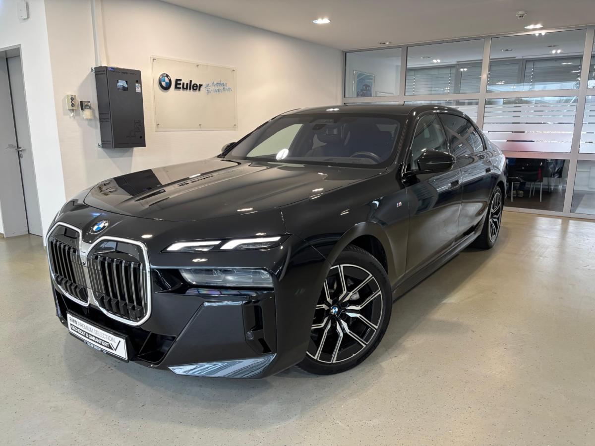 BMW 740d xDrive Limousine von vorne in Schwarz