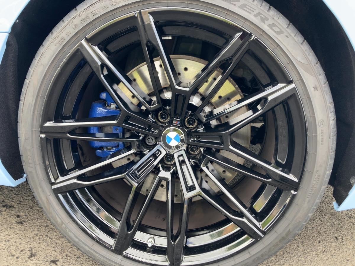 BMW M2 Coupe mit Detailansicht auf die Felgen