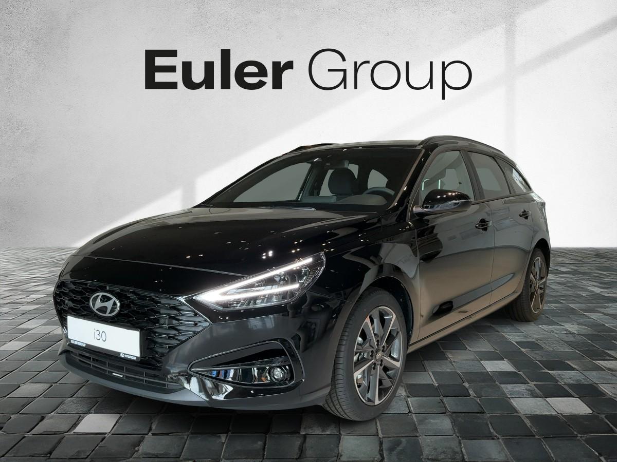 HYUNDAI i30 in Schwarz von vorne