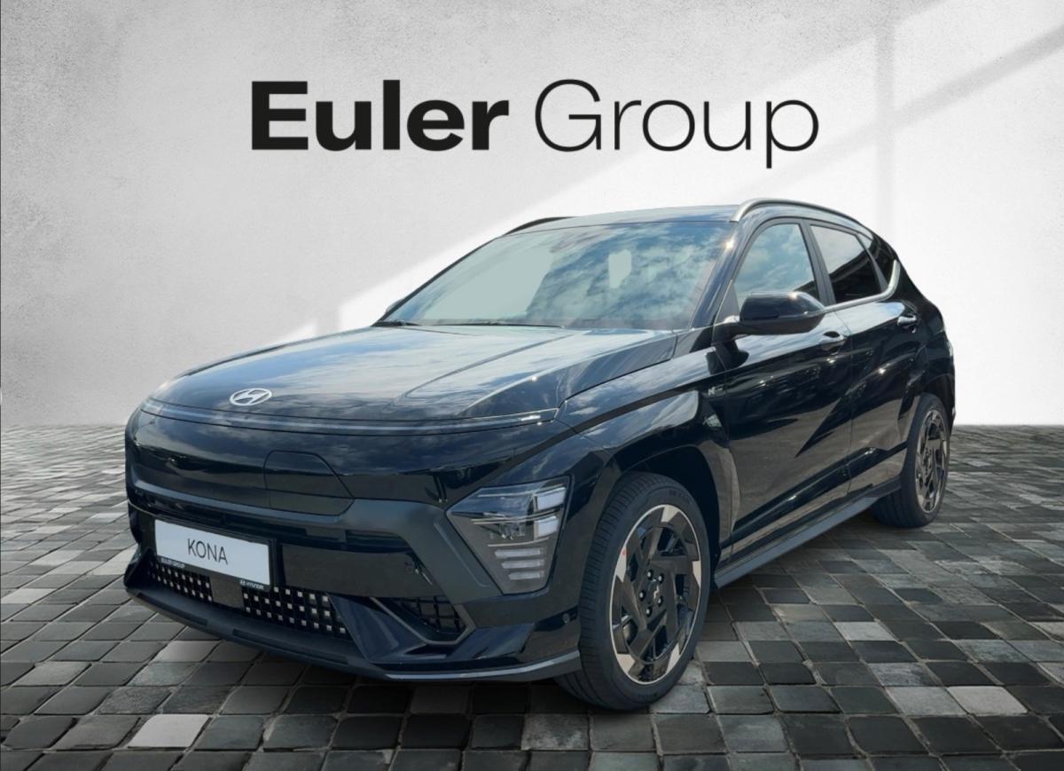 HYUNDAI KONA in Schwarz von vorne