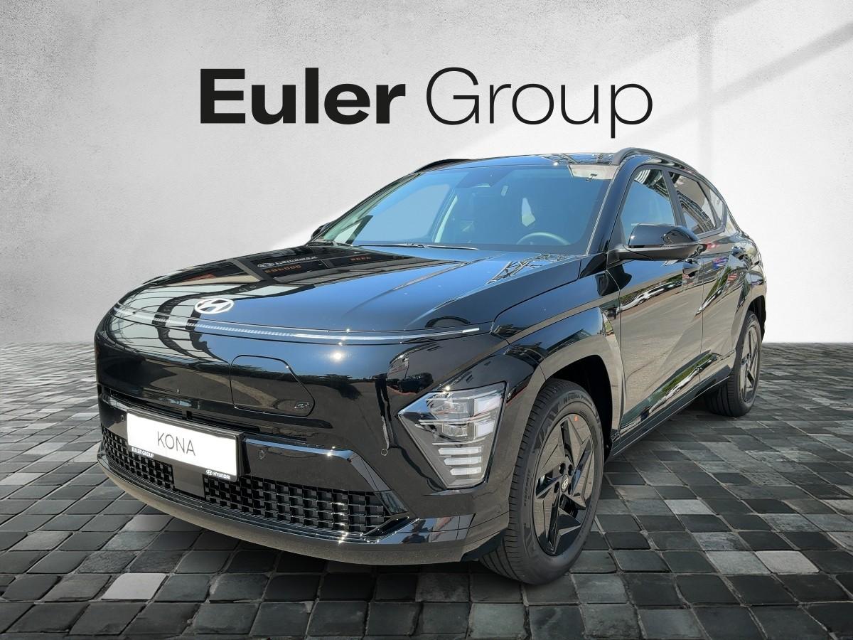 HYUNDAI KONA in Schwarz von vorne