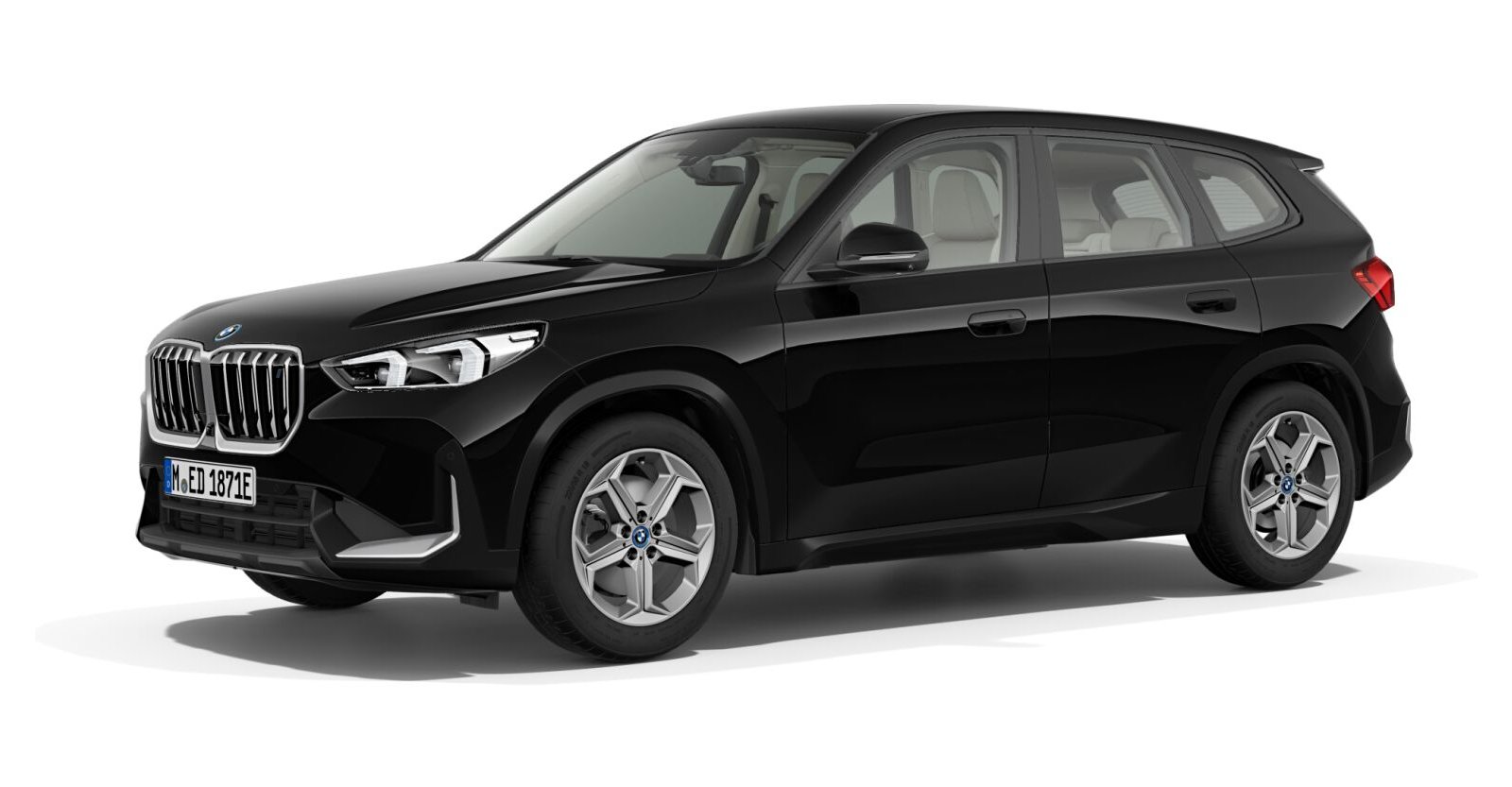 BMW iX1 xDrive30 in Schwarz von vorne BMW iX1 xDrive30 in Schwarz von vorne