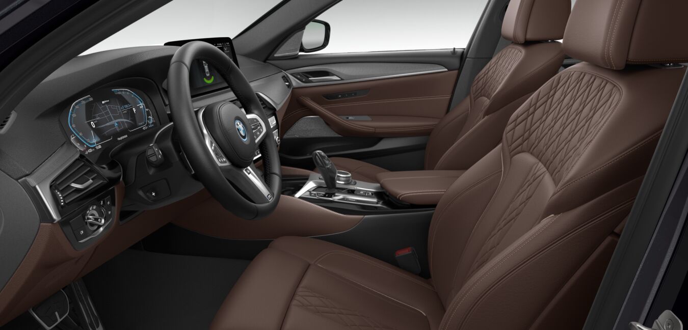 BMW BMW 5er im Innenraum seitlich BMW BMW 5er im Innenraum seitlich