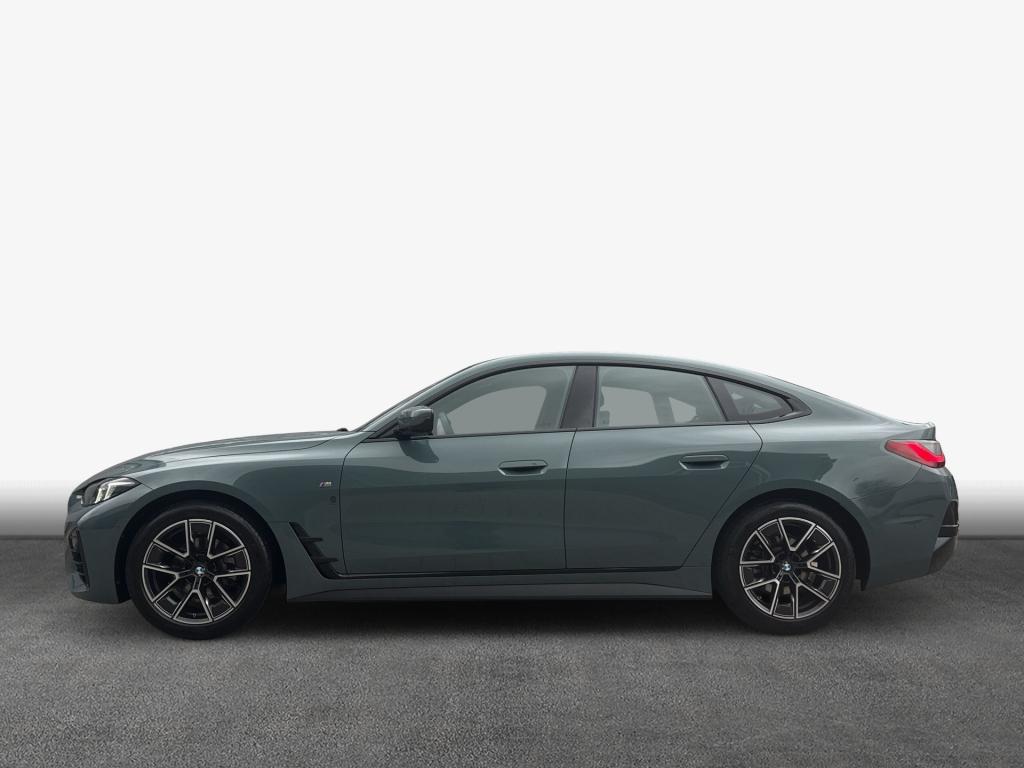 BMW 420d Gran Coupe von der Seite in Grün