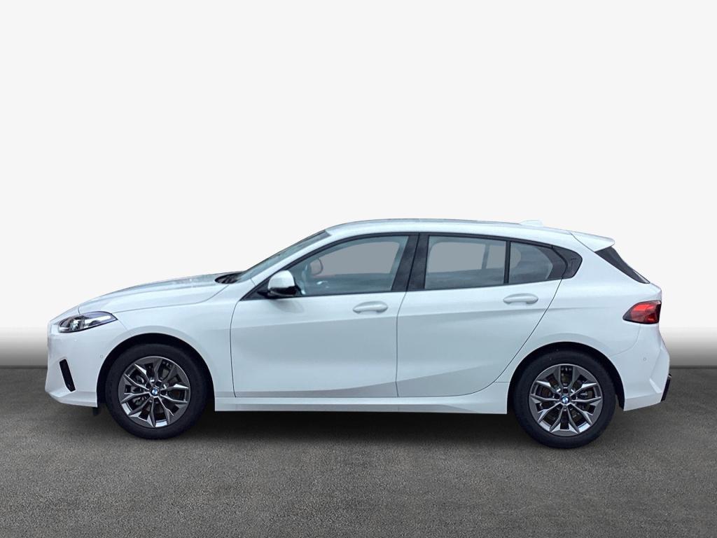 BMW 118d von der Seite in Weiß