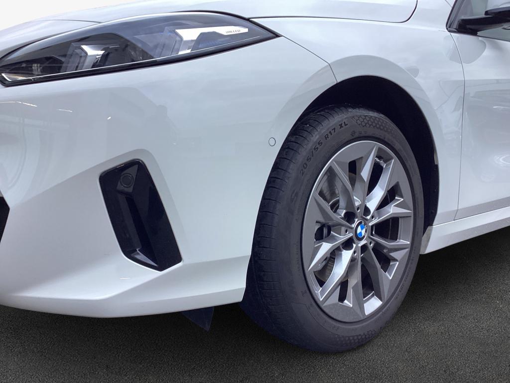 BMW 118d mit Detailansicht auf die Felgen