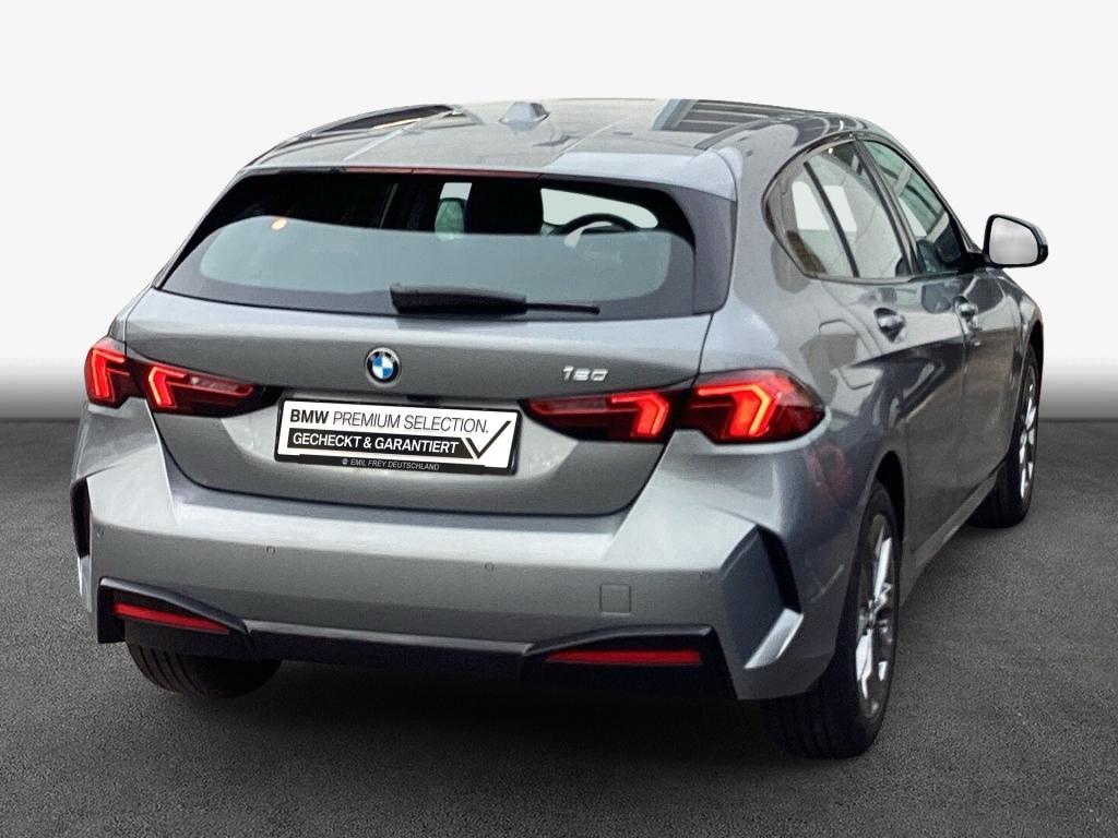 BMW 120 von hinten in Grau