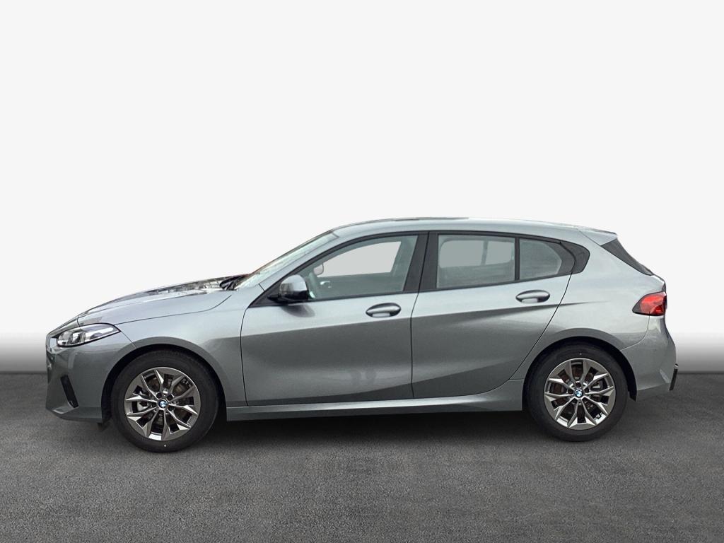 BMW 120 von der Seite in Grau