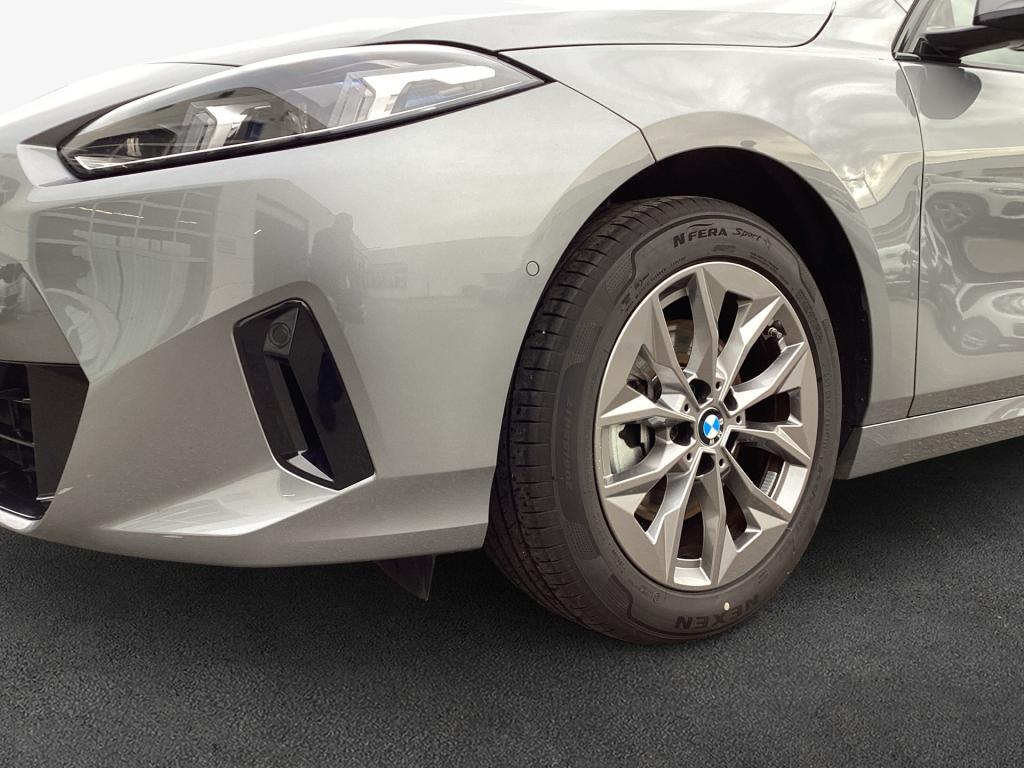 BMW 120 mit Detailansicht auf die Felgen