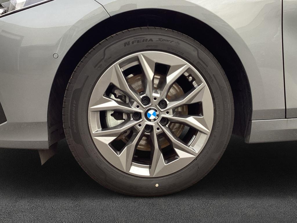 BMW 120 mit Detailansicht auf die Felgen