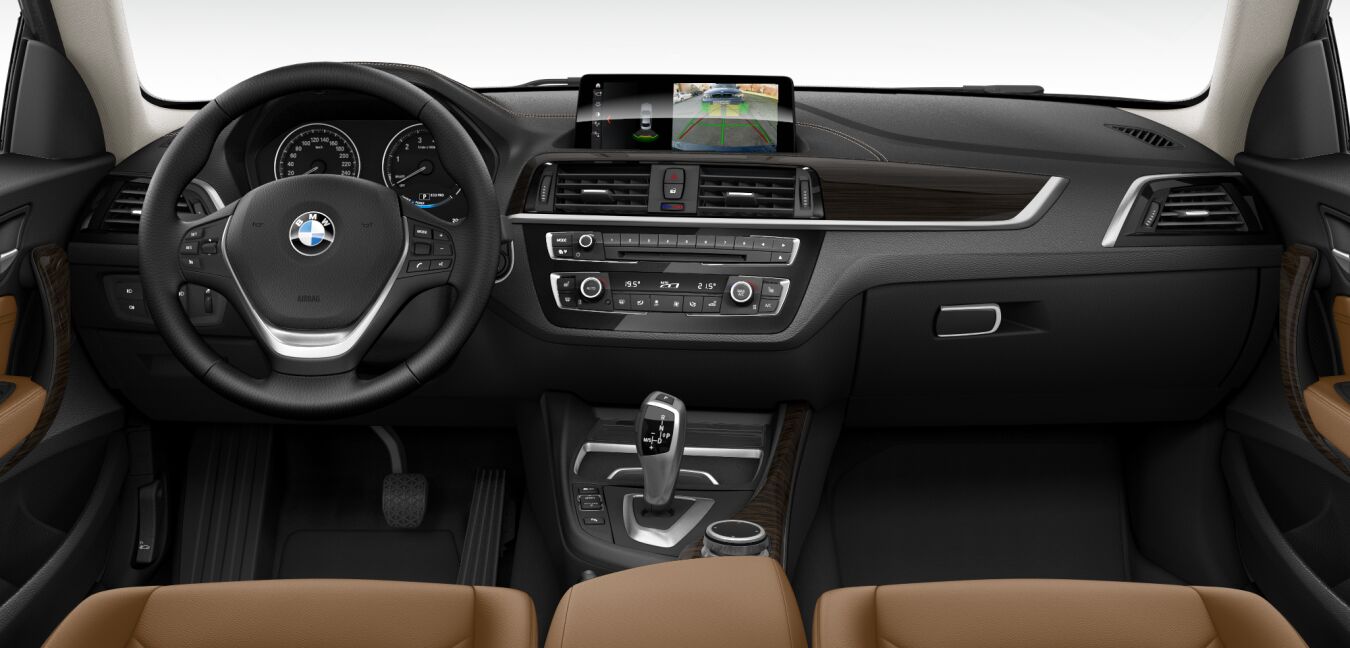 BMW BMW 2er im Innenraum von vorne BMW BMW 2er im Innenraum von vorne