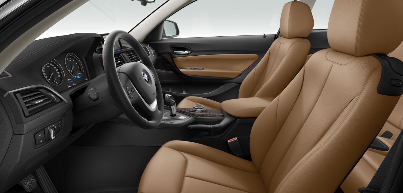 BMW BMW 2er im Innenraum seitlich BMW BMW 2er im Innenraum seitlich