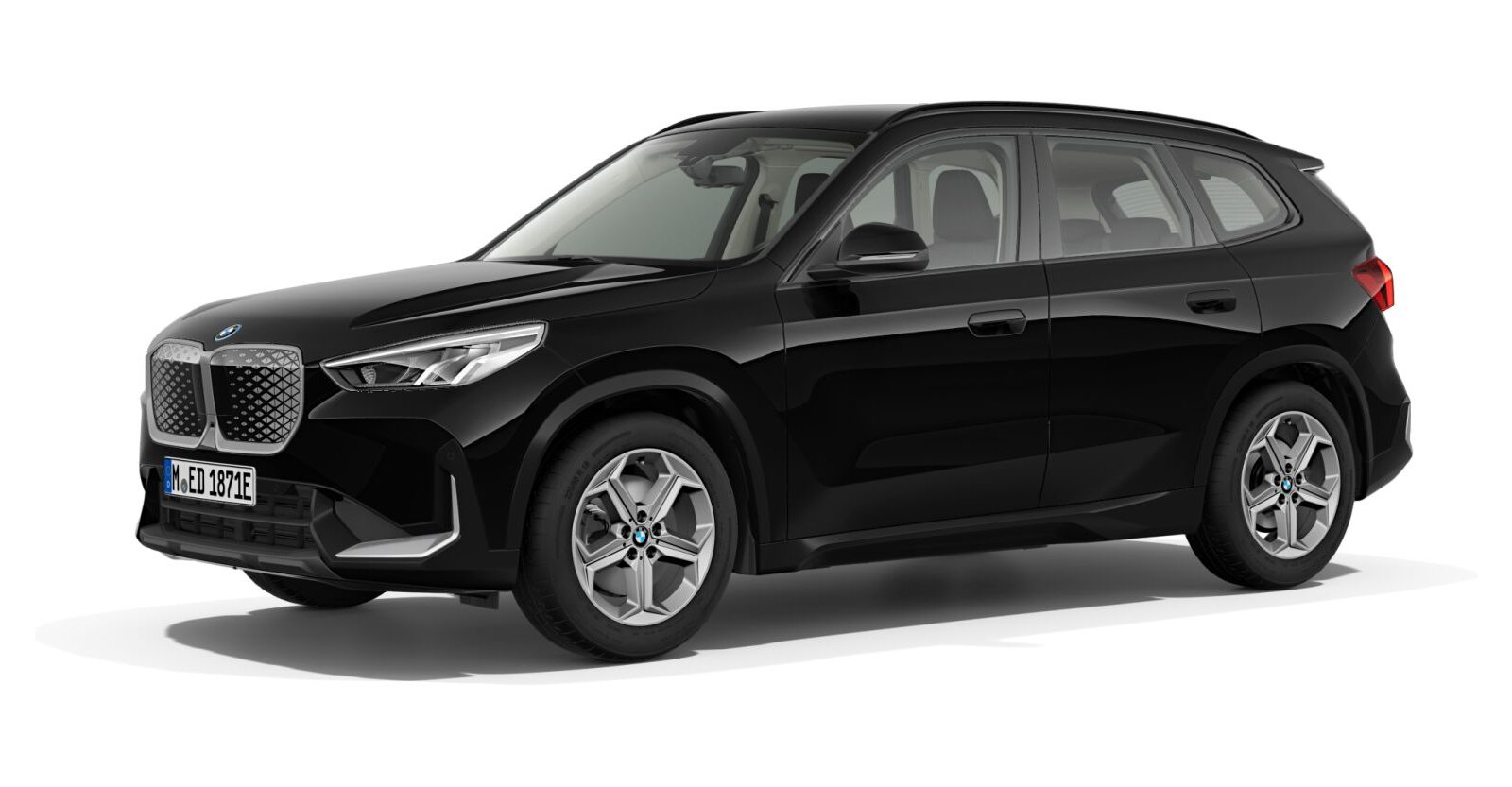 BMW iX1 xDrive30 in Schwarz von vorne BMW iX1 xDrive30 in Schwarz von vorne