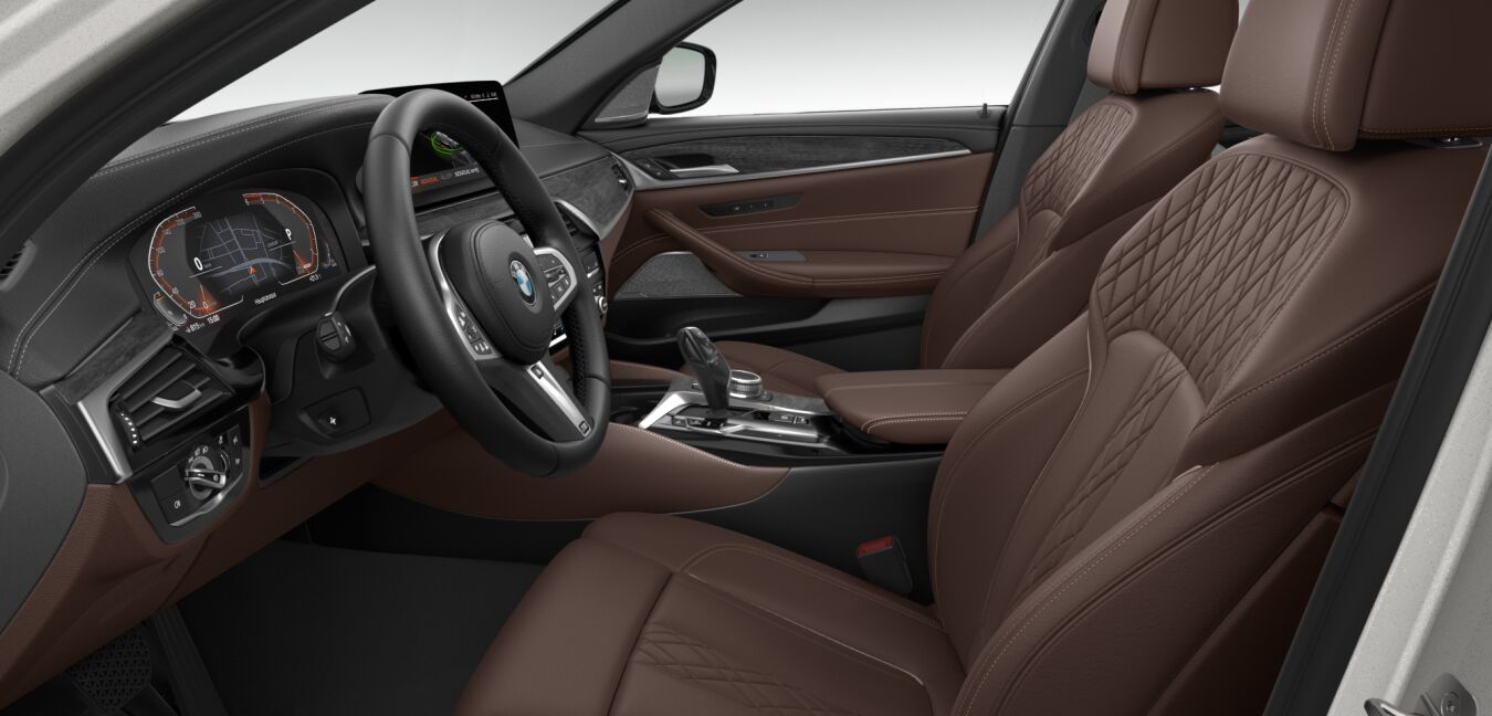 BMW BMW 5er im Innenraum seitlich BMW BMW 5er im Innenraum seitlich