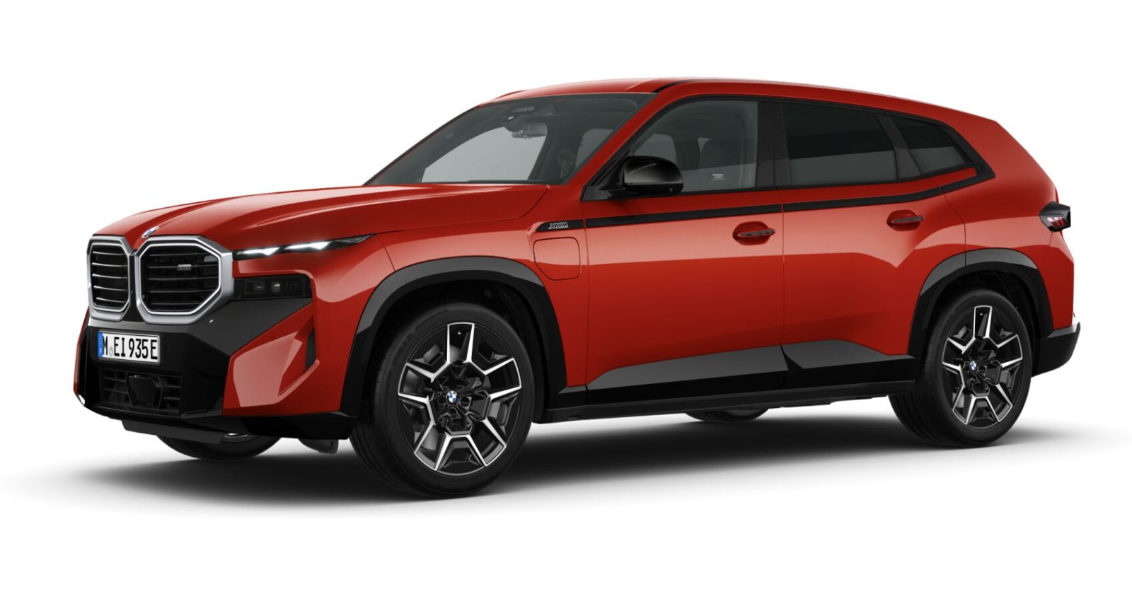 BMW XM 50e in Rot von vorne