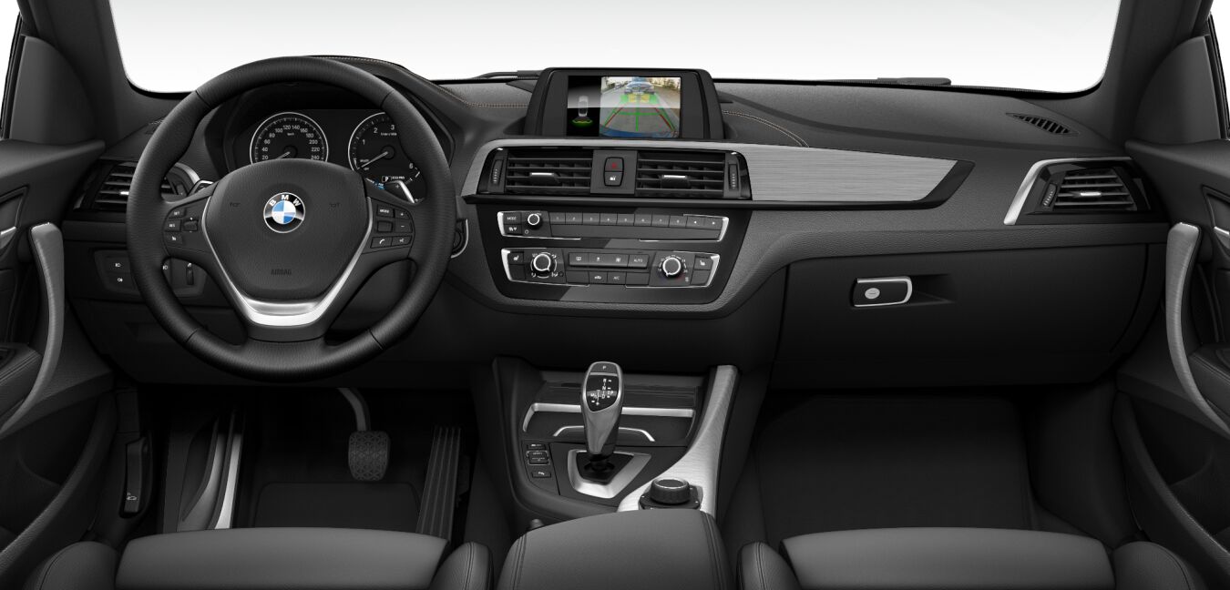 BMW BMW 2er im Innenraum von vorne BMW BMW 2er im Innenraum von vorne