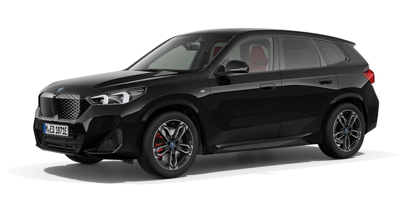 BMW iX1 xDrive30 in Schwarz von vorne BMW iX1 xDrive30 in Schwarz von vorne