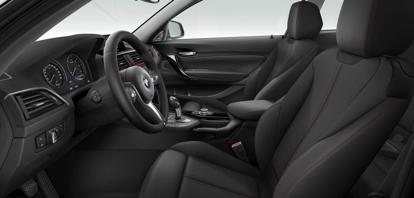 BMW BMW 2er im Innenraum seitlich BMW BMW 2er im Innenraum seitlich