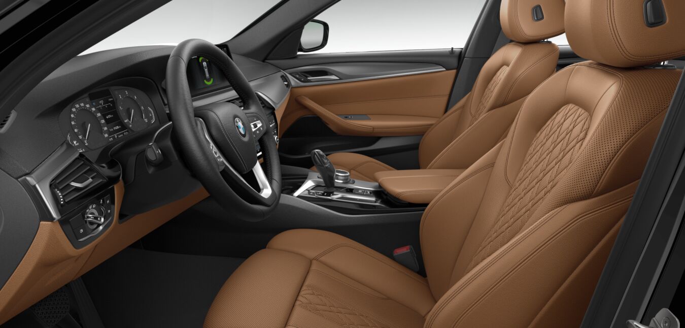 BMW BMW 5er im Innenraum seitlich BMW BMW 5er im Innenraum seitlich
