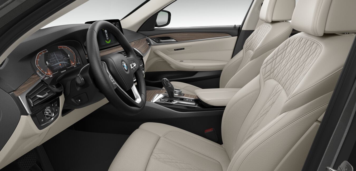 BMW BMW 5er im Innenraum seitlich BMW BMW 5er im Innenraum seitlich