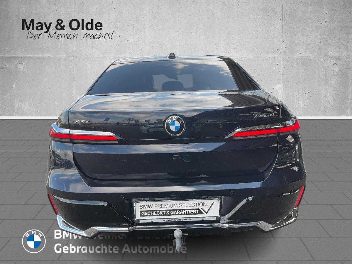 BMW 740d xDrive Limousine von vorne in Schwarz