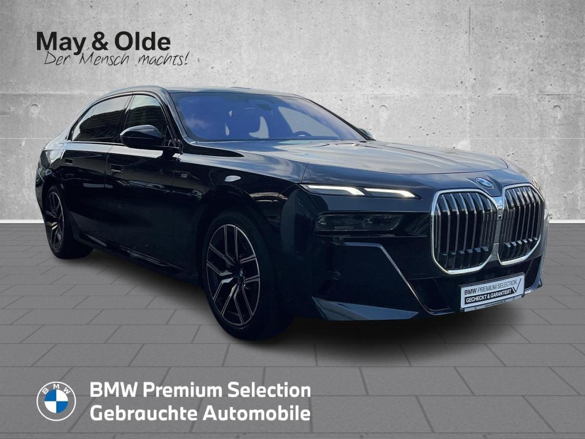 BMW 740d xDrive Limousine von der Seite in Schwarz