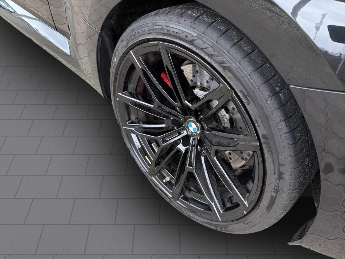 BMW M2 Coupe mit Detailansicht auf die Felgen